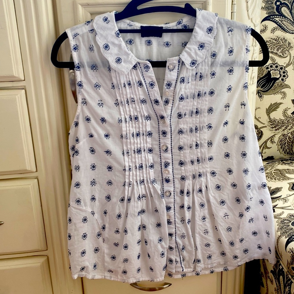 Cute floral sleeveless top!
